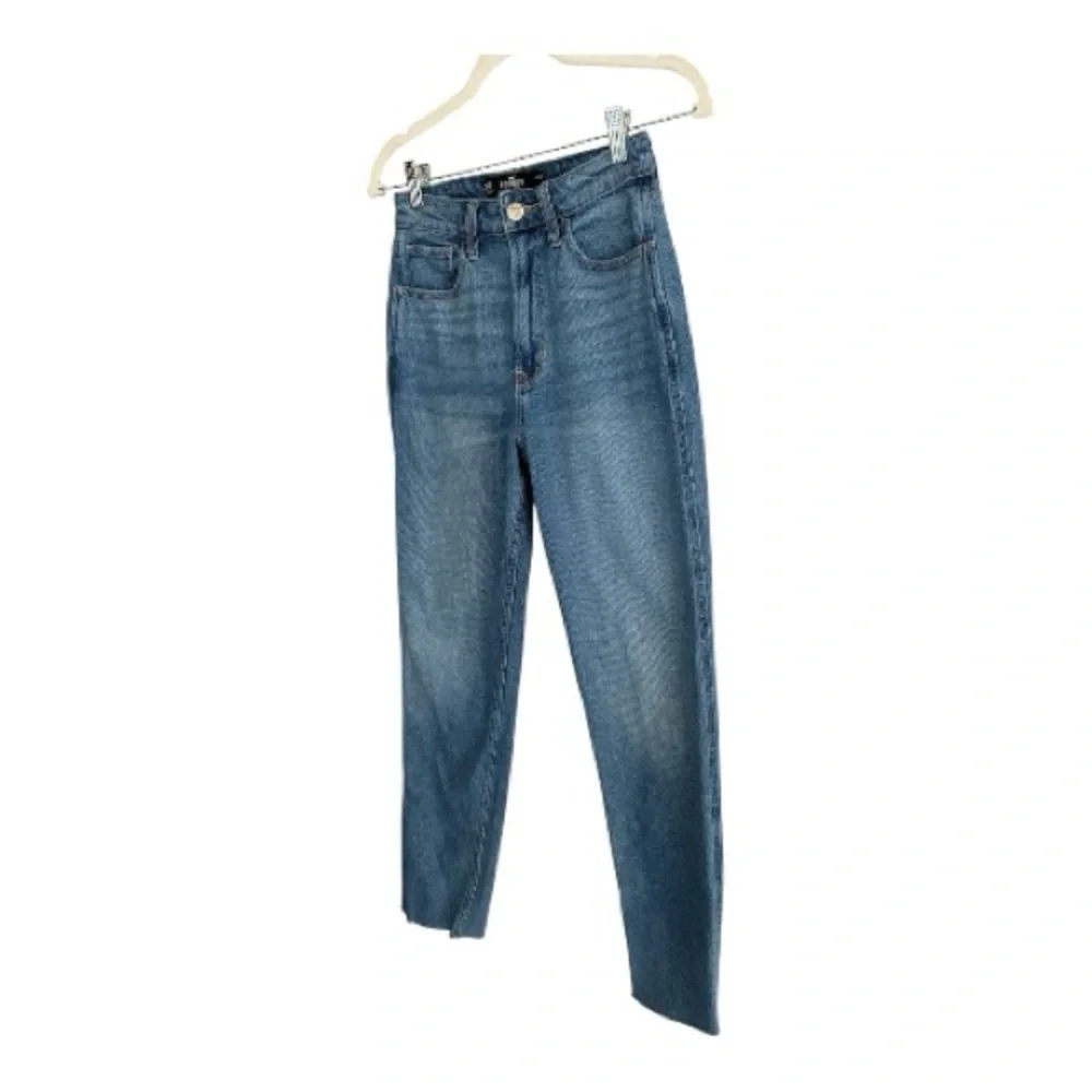 Hollister High-Rise Straight-Leg Denim Mom Jeans in Medium Blue Wash